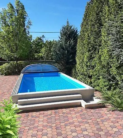 Garden Apartment *